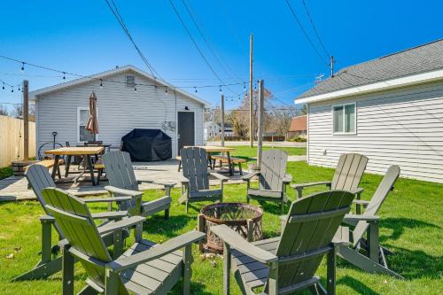 Walkable 3-Unit Escape Near Elk Lake & Bay Access!