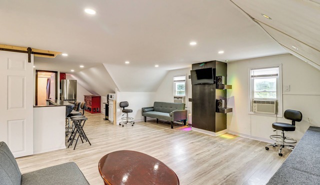 Walkable Abode in Stroudsburg's Business District!
