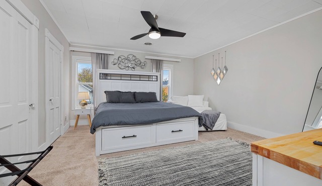 Walkable Downtown Entire Apt near Stadium with Free Parking