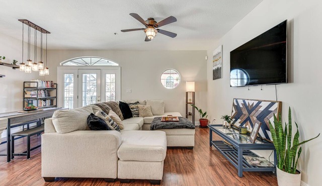 Walkable Dtwn Fort Walton Beach Condo w/Balcony!