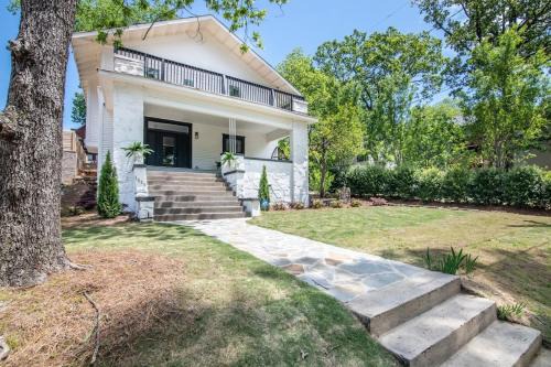 Walkable Highland Park Retreat, Family Friendly