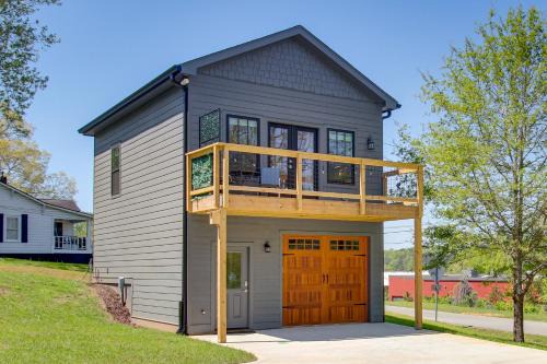 Walkable North Georgia Hideaway! Modern Suite