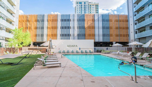 Walkable PHX Stay from ASU w/Balcony Parking WD