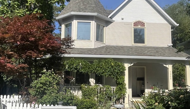 Walkable private 2 bdrm suite w shared entry, kitchenette, bathroom