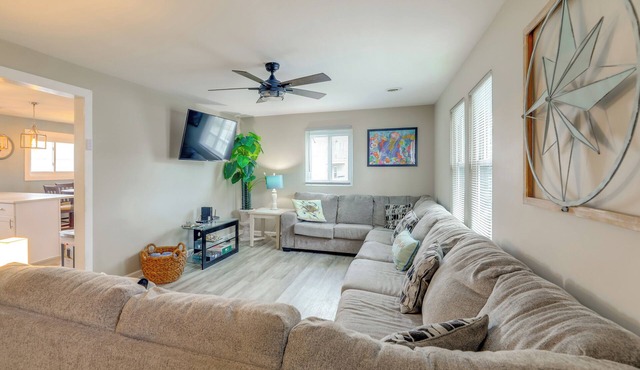 Walkable & Renovated! Salter Path Retreat w/ Deck