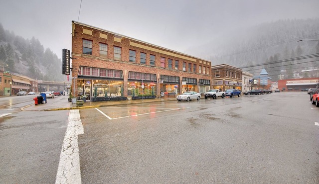 Walkable Studio in the Heart of Dtwn Wallace!