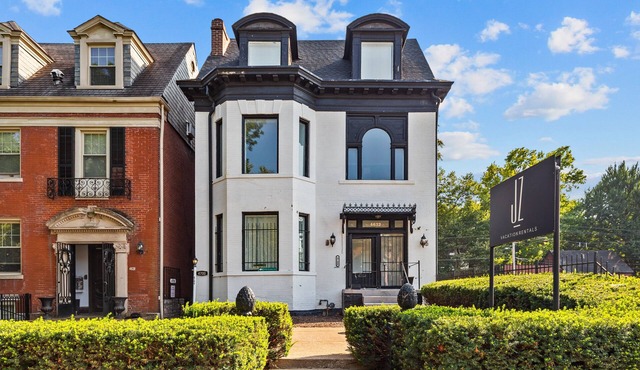 Walkable Studio in Central West End | Near Barnes Jewish | St. Louis MO