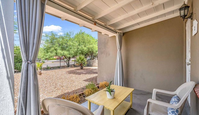 Walkable Summer Luxury Unit | Prime UofA 1BR