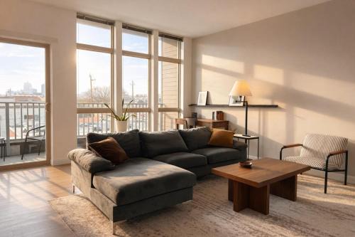 Walker's Point Apt with Gym and Balcony - Sleeps 4-5