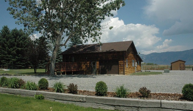 Walking Deer- Secluded Cabin Near Cody, Wyoming & Yellowstone with Mountain and Lake Views