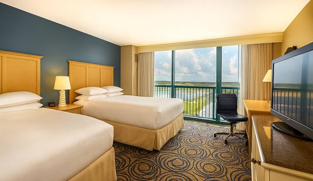 Walking Distance to Daytona Lagoon! Pools & Spa!