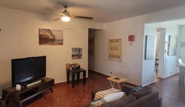 Walking Surfers nQuiet and comfortable house near to beaches and restaurants.