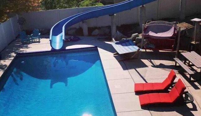 Walkout Basement Apt w/Waterslide, Hot Tub & More