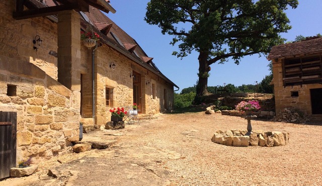 Walnut Barn Charming Self Catering property & pool, ideal for families & couples
