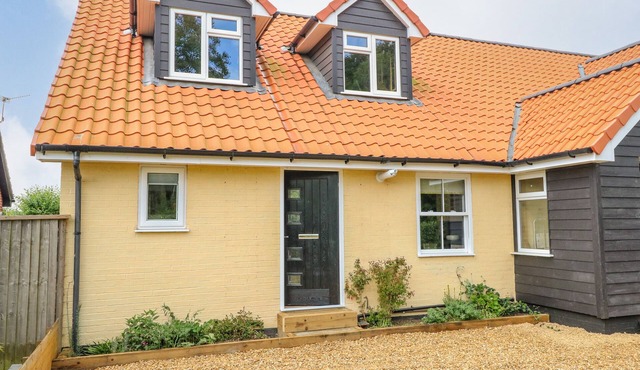 WALNUT SHADE, with a garden in Old Buckenham