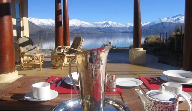 Wanaka Lakeside Luxury Home