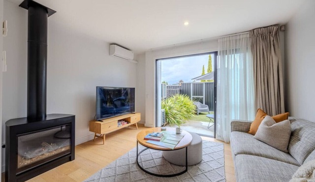 Wanaka Riverside Apartment