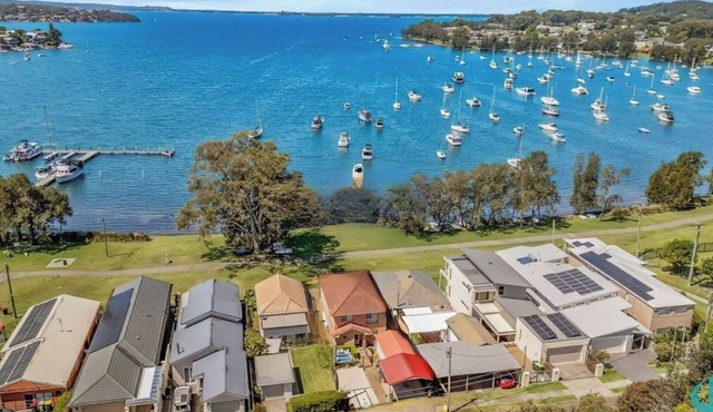 Wangi Waterfront Escape, Walk to Cafes, Parks & Lake Reserve