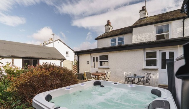 Wansfell View, Central Hawkshead with Hot Tub
