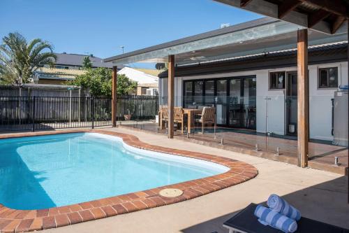 Warana Abode - Pool, Studio, PF, Walk to Beach
