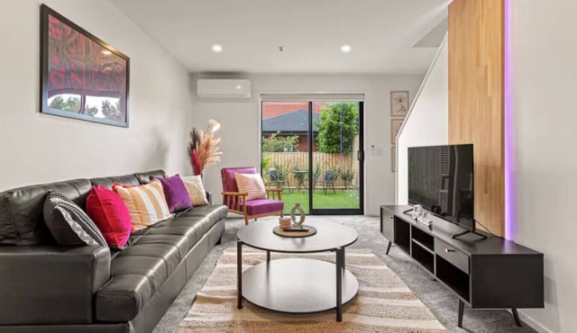 Warm and Inviting 2 Bedroom Home