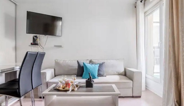 WARM APARTMENT + TERRACE + PARKING NEAR PARIS