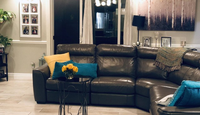 Warm, charming 1 private bedroom in condo Baldwinpark
