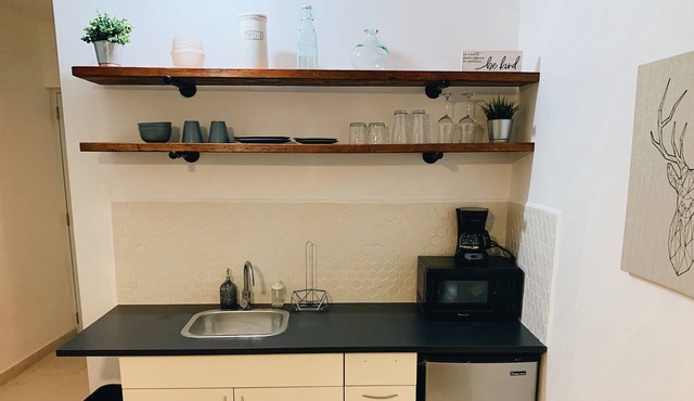 Warm & Cozy Studio - Centrally Located