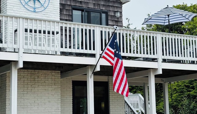 Warm, Inviting Beachhouse with Spa in Great Location of Montauk! RR-26-911
