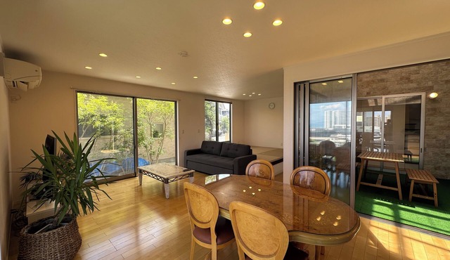 Warm private villa in winter｜Sauna, Jacuzzi, BBQ｜Max 12 people, ideal for winter trip to Miyajima (4 min. walk from the station)