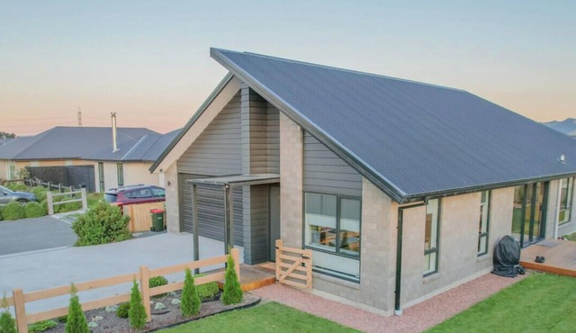 Warm Safe Quiet Spacious Family Home, Sleeps 7