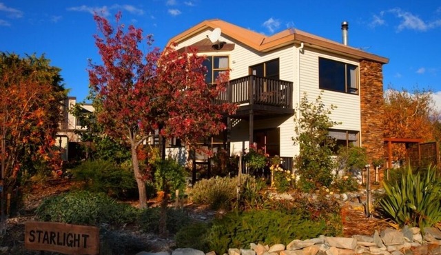 Warm with fireplace, English country style, nice garden, Starlight De Heaven!