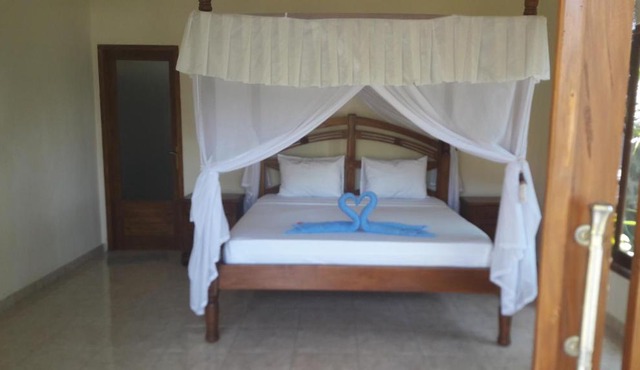 Warung Pantai Bungalows