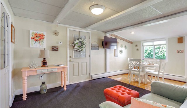 Warwick Apt w/Waterfront View, Walk to Marina!