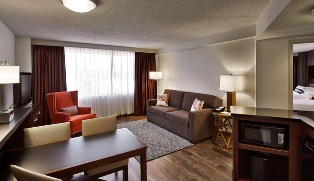 Washington DC Suites with Metro Access | Indoor Pool | 4 Units w/Free Breakfast