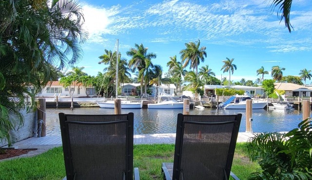 Water front condo with pool. Beautiful view. Walk to the beach.