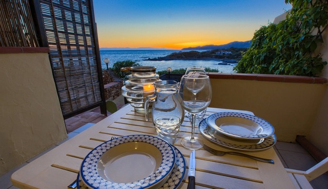 Water front Flat with terraces and with an amazing view over beach, bay, sunset