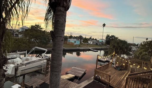 Water-front home with Gulf access, come stay at “El Logrado” at the Gulf
