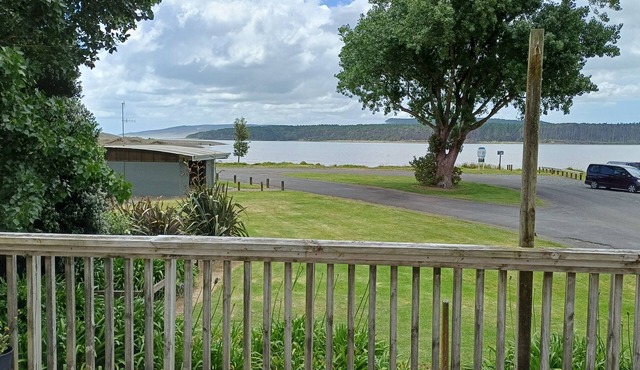 Water Front Magic On Maraetai Bay 4min drive to Sunset Beach
