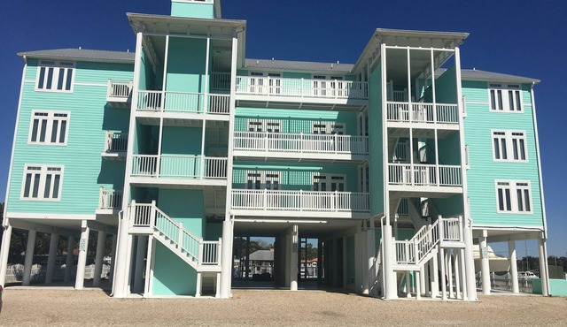Water Front, Pool and Boat Slip