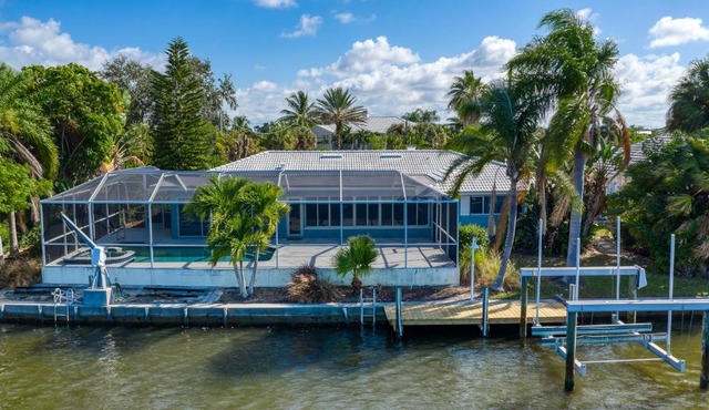 Water Front Private Pool Spa Home with Boat Docking Available home