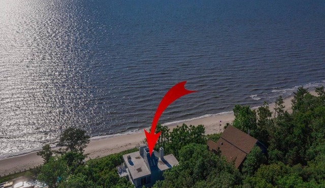 Water Front Property with Customized Pool and Spa with private access to the Delaware Bay