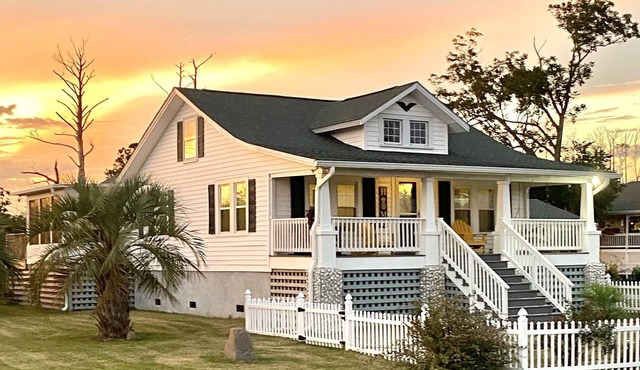 Water View & Access, Game Room~Sunrise~Beach~Kayak Fishing Sleeps 6