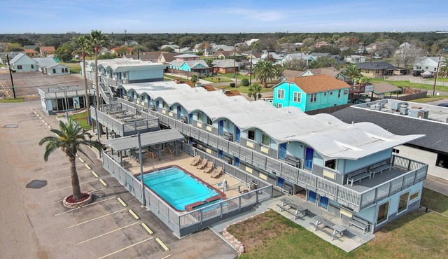 Water view, kitchen, stroll to beach, marina+