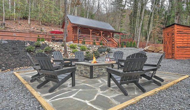 Waterfall Adventures in the Smokey Mountains w Hot Tub and Pet Friendly