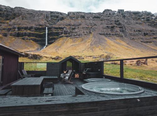 Waterfall Villa - Black Beach & Fjord Views