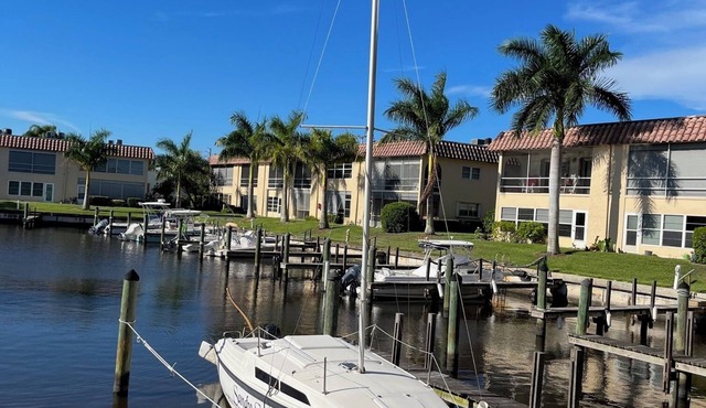 Waterfront 1-bedroom condo with Boat Dock