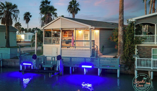 Waterfront 2 Bedroom 3 Beds Cottage