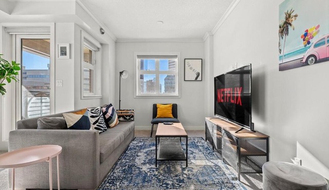 Waterfront 2 Bedroom And 2 Bath Downtown Urban Escape