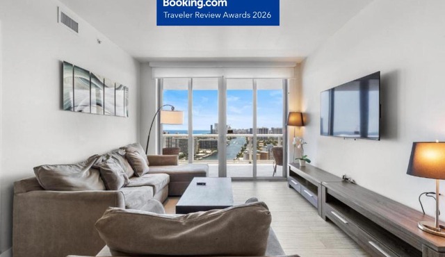 Waterfront 2 BR Luxury Apartment with Ocean views in Beachfront Resort - 25 min to FIFA!